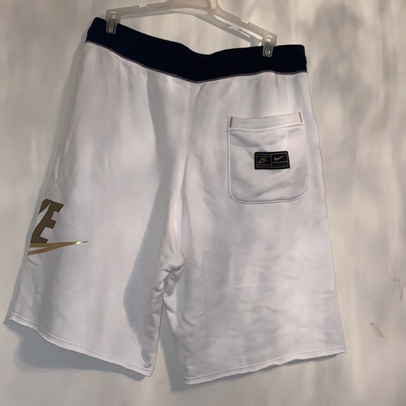 Men’s Nike Sportswear shorts - Picture 2 of 4